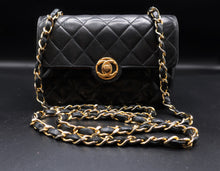 Charger l'image dans la galerie, Chanel Mini Flap Bag