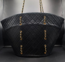 Charger l'image dans la galerie, Chanel Quilted Tote Bag