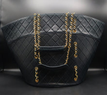 Charger l'image dans la galerie, Chanel Quilted Tote Bag