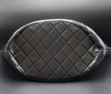Charger l'image dans la galerie, Chanel Quilted Tote Bag
