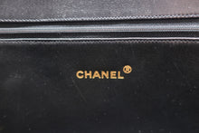 Charger l'image dans la galerie, Chanel Quilted Tote Bag