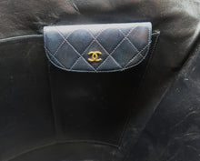 Charger l'image dans la galerie, Chanel Quilted Tote Bag
