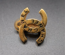 Charger l'image dans la galerie, Chanel Clip-on CC Earring