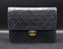 Charger l'image dans la galerie, Chanel Simple Flap Navy Bag