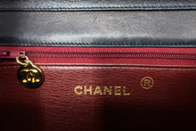 Charger l'image dans la galerie, Chanel Simple Flap Navy Bag
