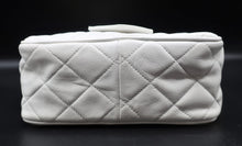 Charger l'image dans la galerie, Chanel Mini Camera Bag