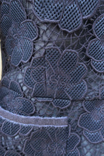 Carica l'immagine nel visualizzatore di Gallery, Chanel Camellia Jacket