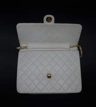 Charger l'image dans la galerie, Chanel White Flap Bag 25 CM