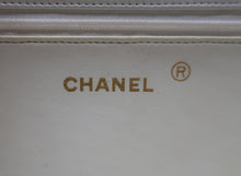 Charger l'image dans la galerie, Chanel White Flap Bag 25 CM