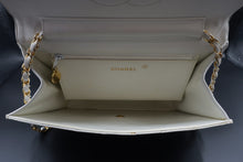 Charger l'image dans la galerie, Chanel White Flap Bag 25 CM
