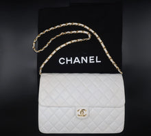 Charger l'image dans la galerie, Chanel White Flap Bag 25 CM