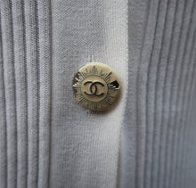 Carica l'immagine nel visualizzatore di Gallery, Chanel White Cardigan