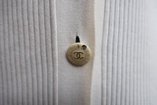 Carica l'immagine nel visualizzatore di Gallery, Chanel White Cardigan