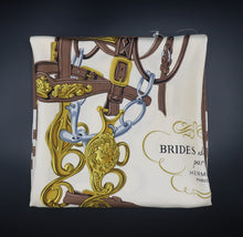 Carica l'immagine nel visualizzatore di Gallery, Hermès Brides de Gala Brown Scarf