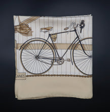 Carica l'immagine nel visualizzatore di Gallery, Hermès Les Becanes Scarf