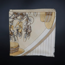 Carica l'immagine nel visualizzatore di Gallery, Hermès Les Becanes Scarf