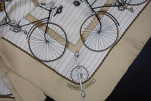 Carica l'immagine nel visualizzatore di Gallery, Hermès Les Becanes Scarf