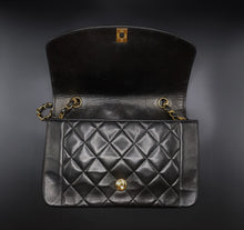 Charger l'image dans la galerie, Chanel Diana Bag