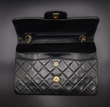 Charger l'image dans la galerie, Chanel Double Flap Timeless Bag 23 CM