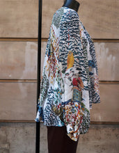 Charger l'image dans la galerie, Gucci Print Silk Shirt