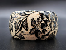 Cargar imagen en el visor de la galería, Chanel Black & White Bracelet