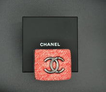 Cargar imagen en el visor de la galería, Chanel Tweed CC Bracelet