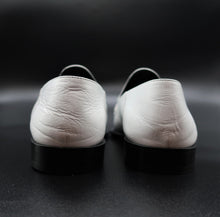 Cargar imagen en el visor de la galería, Loewe White Leather Loafers