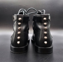 Charger l'image dans la galerie, Saint Laurent Black Leather Boots