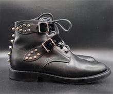 Charger l'image dans la galerie, Saint Laurent Black Leather Boots