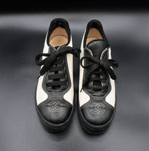 Cargar imagen en el visor de la galería, Chanel Black & White Sneakers