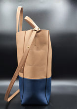 Carica l'immagine nel visualizzatore di Gallery, Celine Bicolor Cabas Tote Bag