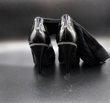 Cargar imagen en el visor de la galería, Chanel Black Patent Leather Sock Boots