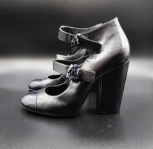 Charger l'image dans la galerie, Chanel Camellia Leather Shoes