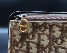 Cargar imagen en el visor de la galería, 3. Dior Monogram Pochette