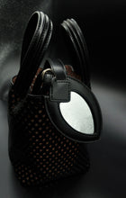 Carica l'immagine nel visualizzatore di Gallery, 6. Azzedine Alaïa Laser-cut Mini Leather Bag