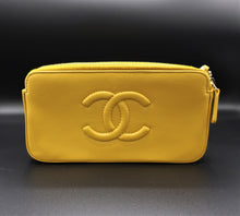 Charger l'image dans la galerie, Chanel Yellow Chain Wallet