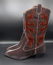 Charger l'image dans la galerie, Vintage Suede Cowboy Boots