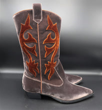 Charger l'image dans la galerie, Vintage Suede Cowboy Boots