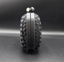 Cargar imagen en el visor de la galería, Bottega Veneta Knot Clutch Bag