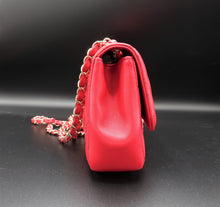 Charger l'image dans la galerie, Chanel Fuchsia Flap Bag