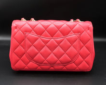 Charger l'image dans la galerie, Chanel Fuchsia Flap Bag