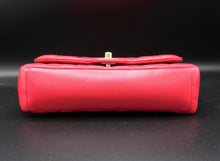 Charger l'image dans la galerie, Chanel Fuchsia Flap Bag