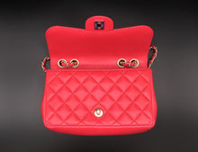 Charger l'image dans la galerie, Chanel Fuchsia Flap Bag