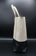 Carica l'immagine nel visualizzatore di Gallery, Céline Bicolor Cabas Tote Bag