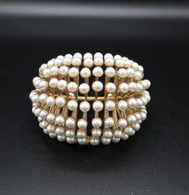 Charger l'image dans la galerie, Christian Dior Couture Pearl Bracelet