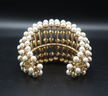 Charger l'image dans la galerie, Christian Dior Couture Pearl Bracelet