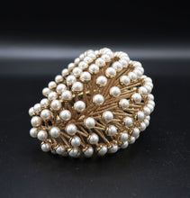 Charger l'image dans la galerie, Christian Dior Couture Pearl Bracelet