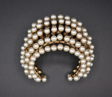 Charger l'image dans la galerie, Christian Dior Couture Pearl Bracelet