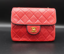 Charger l'image dans la galerie, Chanel Mini Red Flap Bag