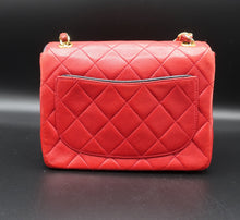 Charger l'image dans la galerie, Chanel Mini Red Flap Bag